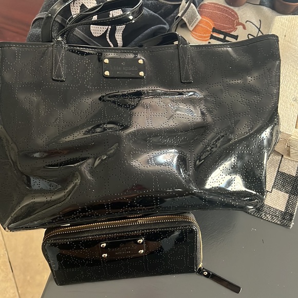 Kate Spade bag and matching wallet; back patent leather look - Picture 1 of 13